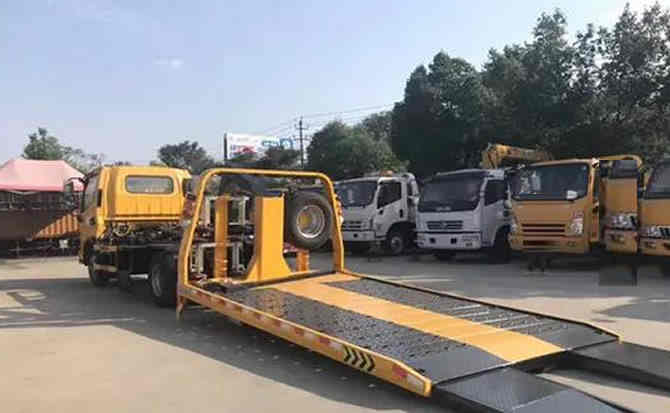 东兰汽车中途维修案例